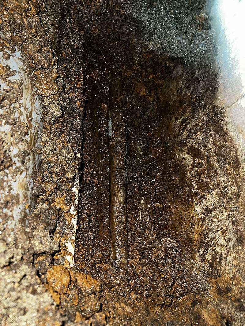 給水管付近の掘削作業