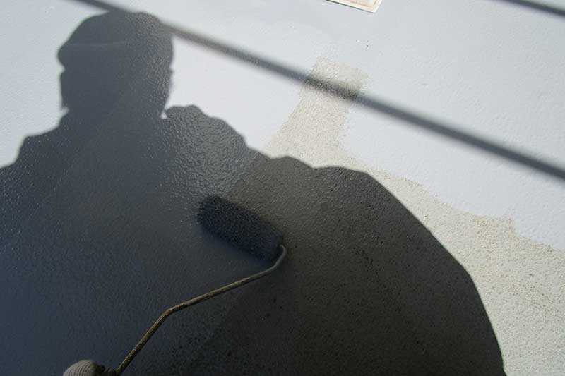 ベランダの中塗り塗装