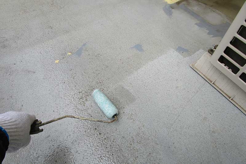 ベランダの下塗り塗装