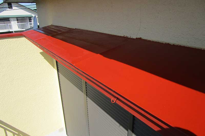 庇の錆止め塗装