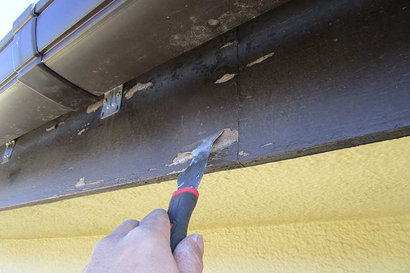 鼻隠しのケレン作業