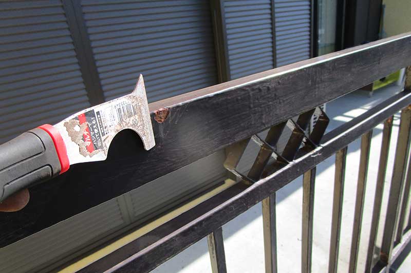 ベランダ手摺りのケレン作業