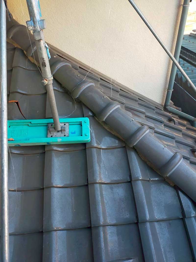 既存の下屋棟瓦