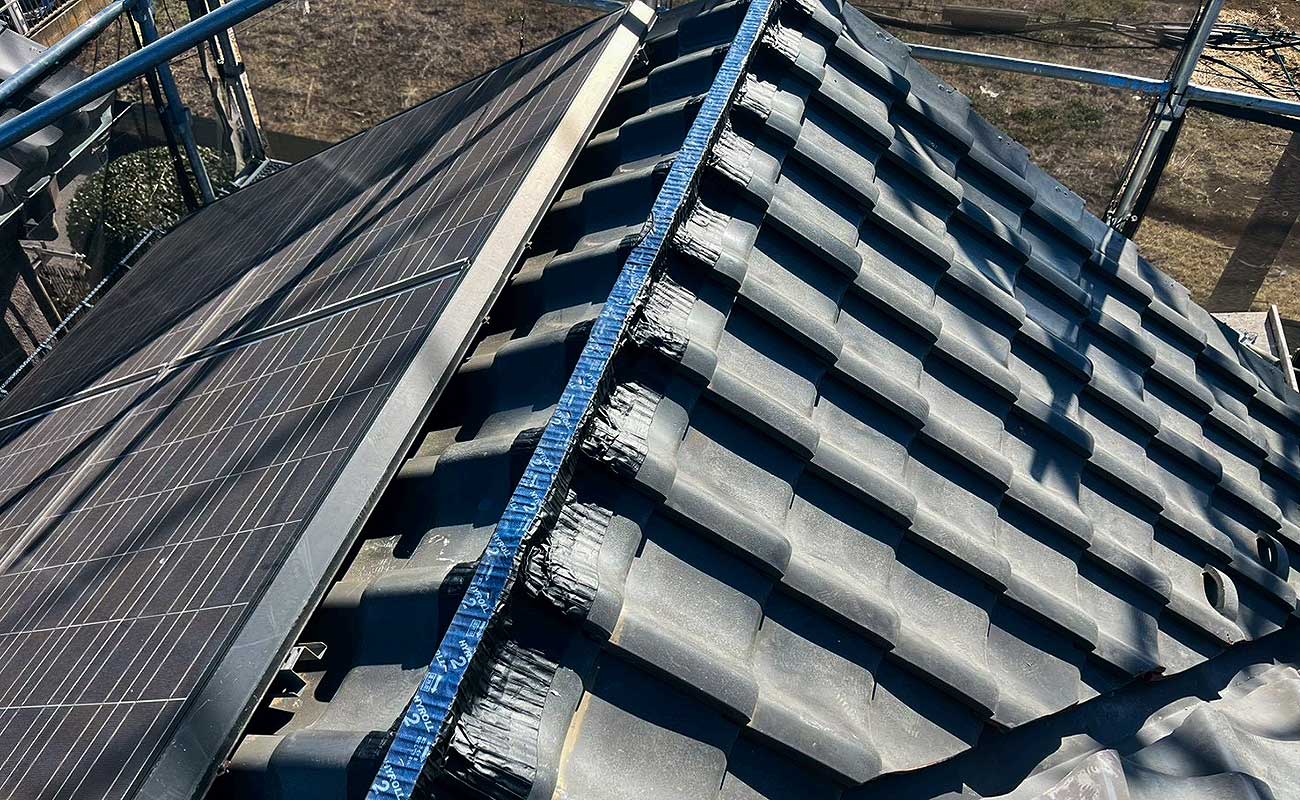 棟瓦乾式工法で施工した棟