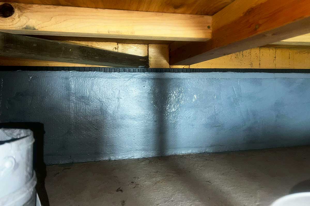 内基礎の強化剤塗布