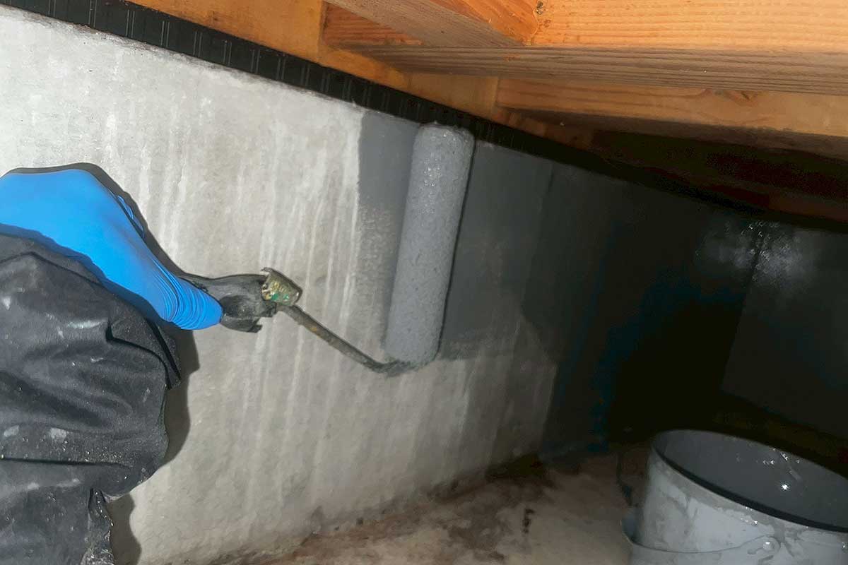 内基礎の強化剤塗布