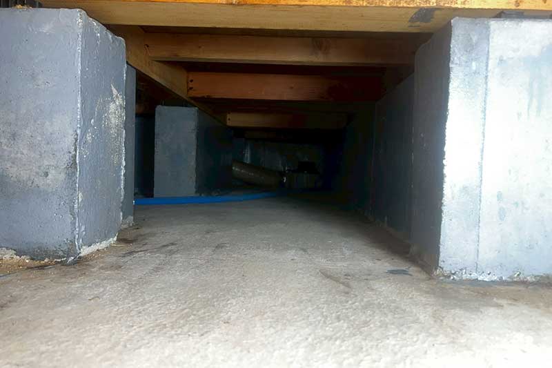 内基礎の強化剤塗布