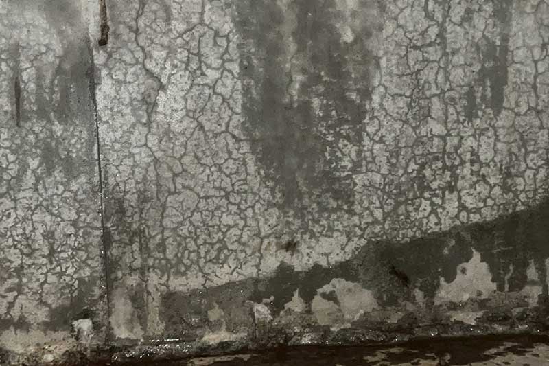 内基礎の下処理剤塗布