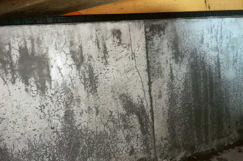 内基礎の下処理剤塗布