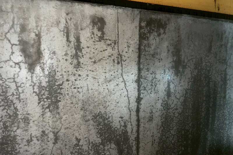 内基礎の下処理剤塗布