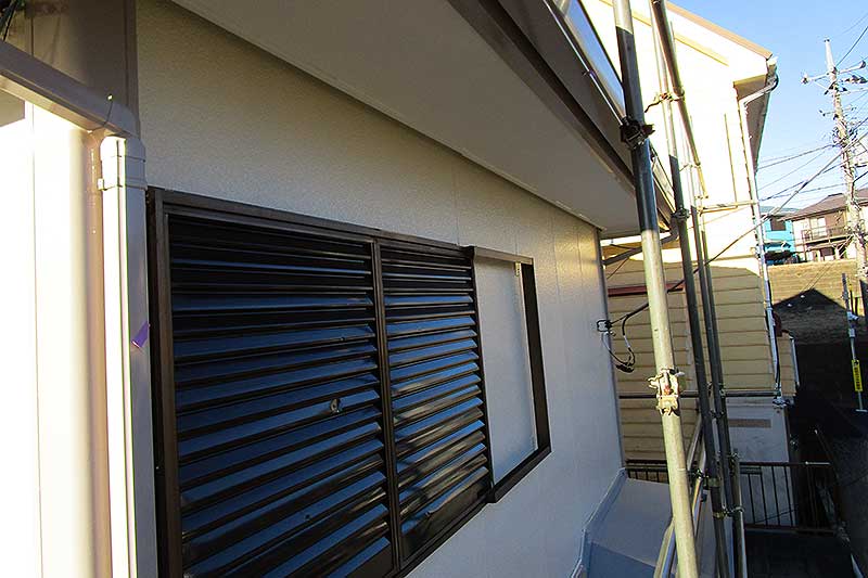 塗装後の外壁・雨戸