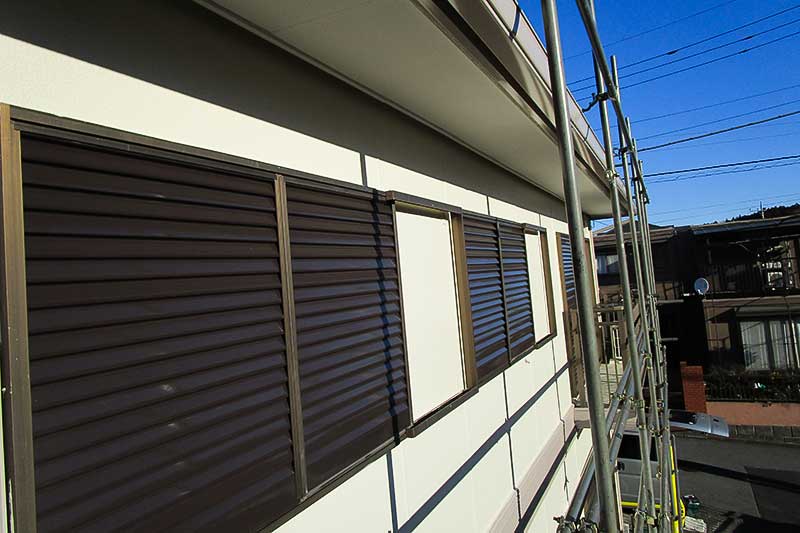 塗装後の外壁・雨戸