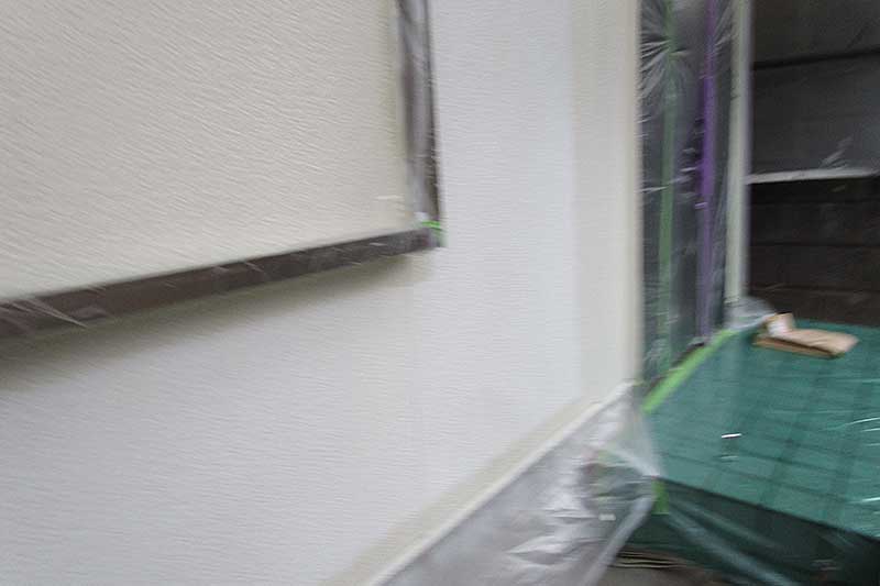 外壁の中塗り作業