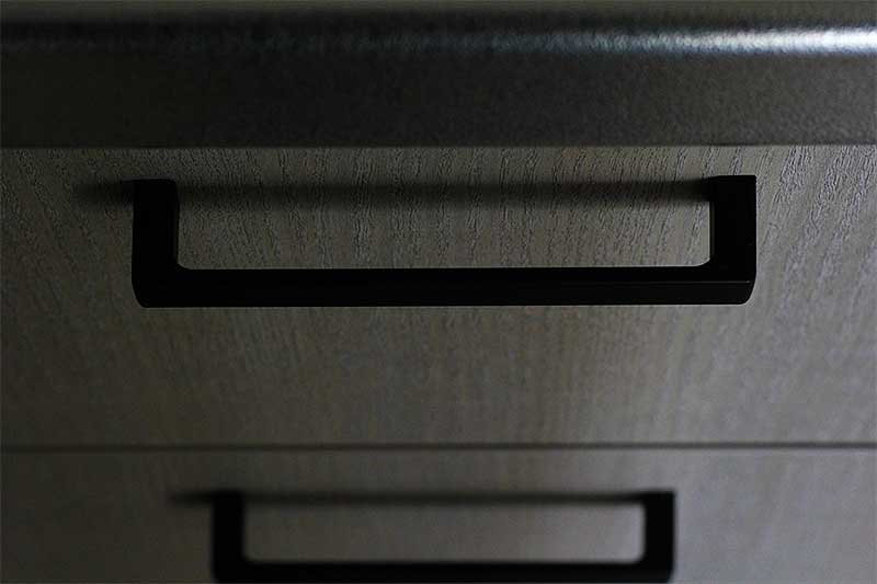 リフォーム後のキッチン取手