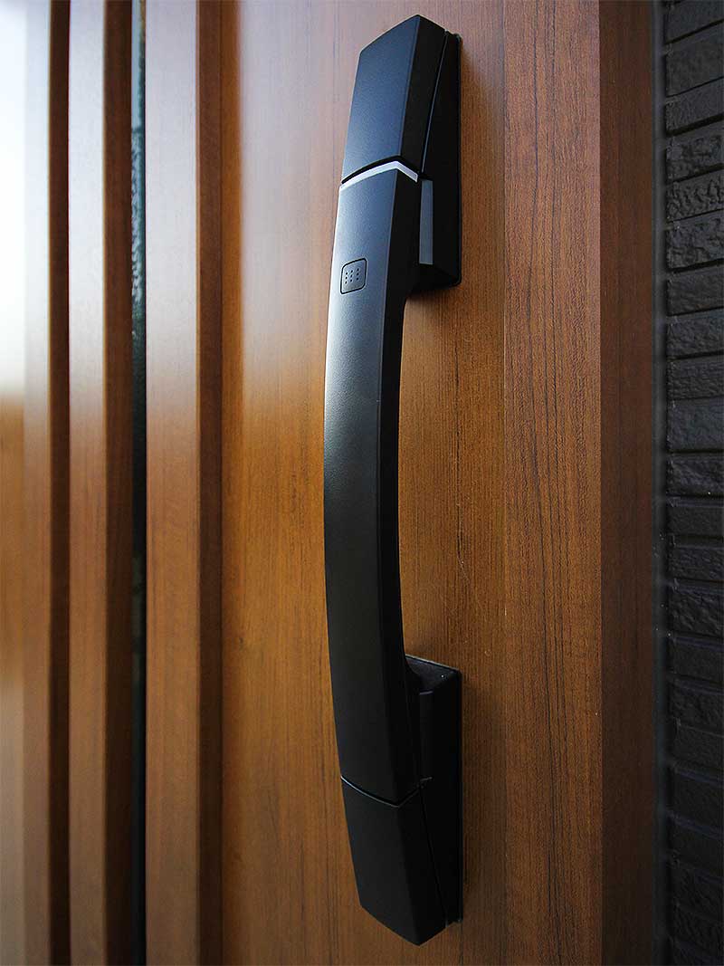 新築一戸建ての玄関ドア取手